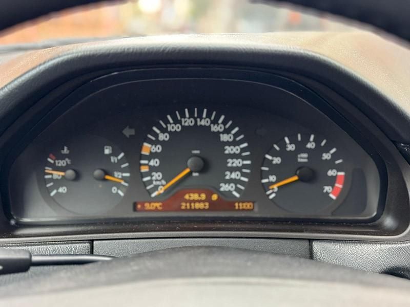 Gebraucht Mercedes E280 Avantgarde 204 PS (150 kW) 1997 Grün Limousine