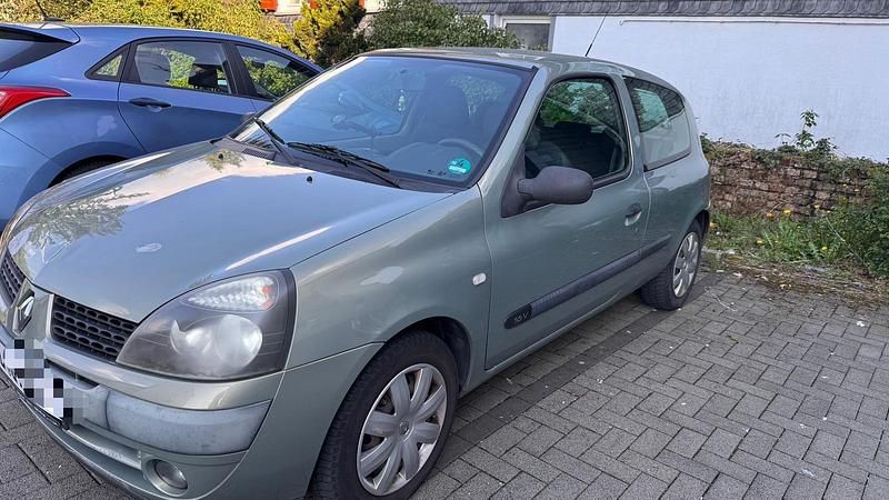 Second-hand Renault Clio II 2002 Verde Berlinǎ
