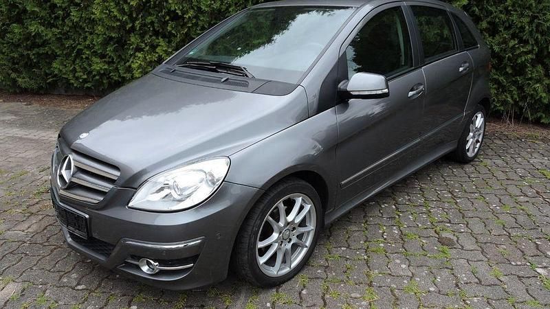 Grau Gebraucht 2010 Mercedes B180 Van / Kleinbus | 4.000 € (Superpreis) - Bild 1/4