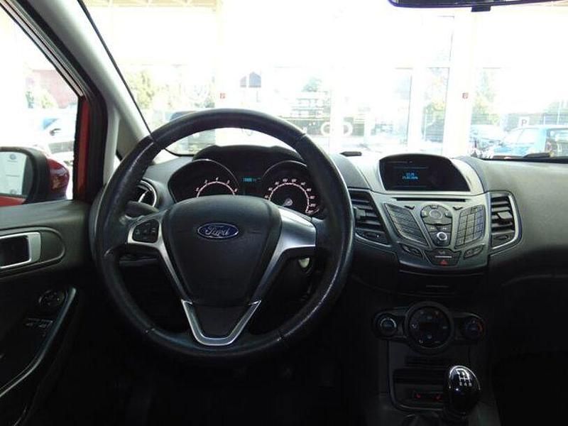 Gebraucht Ford Fiesta Trend 80 PS (58 kW) 2015 Rot Limousine