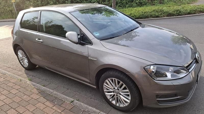 Grau Gebraucht 2015 VW Golf VII Edition Limousine | 8.250 € (Superpreis) - Bild 1/4