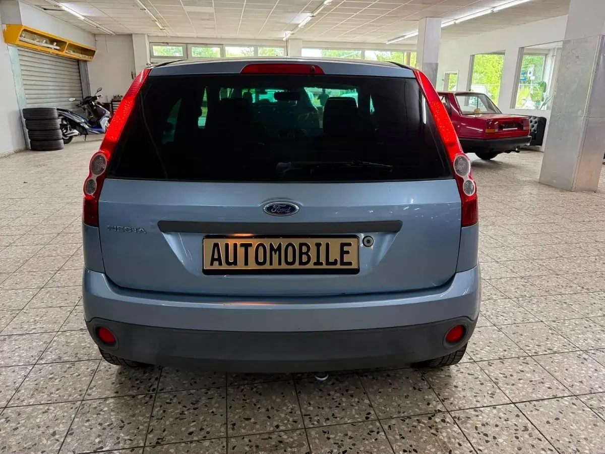 Gebraucht Ford Fiesta Ambiente 69 PS (50 kW) 2006 Blau Kleinwagen