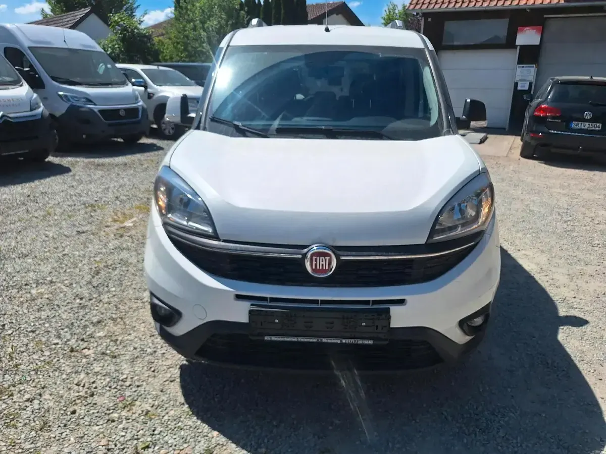 Gebraucht Fiat Doblò 95 PS (69 kW) 2019 Weiß Van / Kleinbus