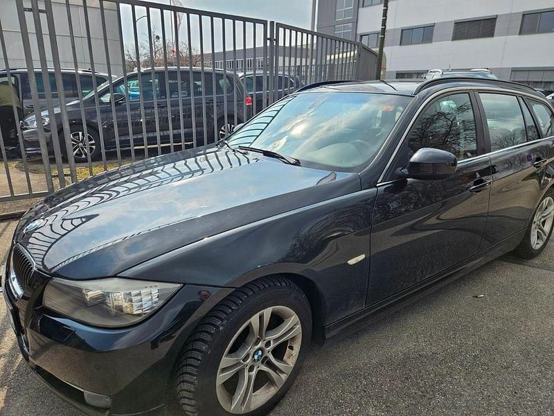 Gebraucht BMW 320 Lifestyle 184 PS (135 kW) 2011 Schwarz Kombi