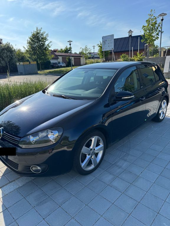 Blau Gebraucht 2011 VW Golf VI Style Limousine | 3.650 € (Guter Preis) - Bild 1/4