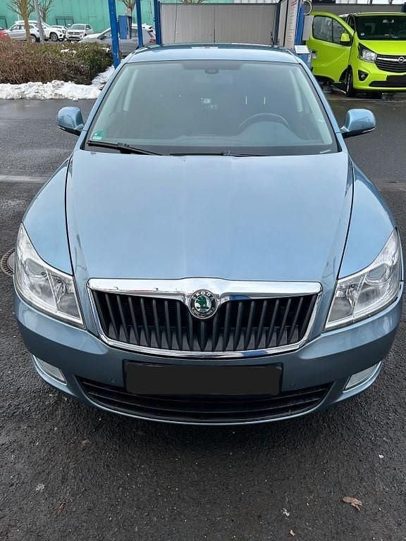 Gebraucht Skoda Octavia Elegance 122 PS (89 kW) 2010 Blau Limousine
