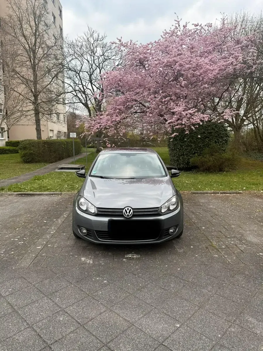 Gebraucht VW Golf VI 105 PS (77 kW) 2011 Grau Kleinwagen
