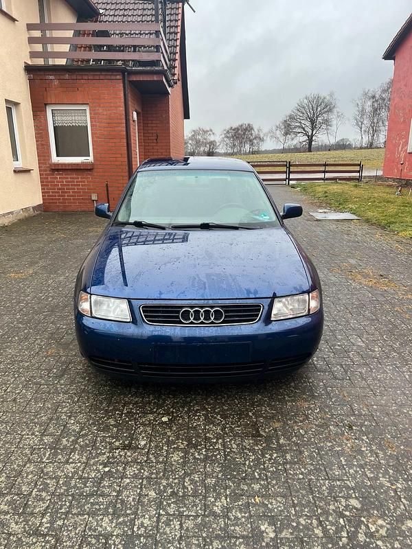 Gebraucht Audi A3 Attraction 101 PS (74 kW) 1997 Blau Kleinwagen