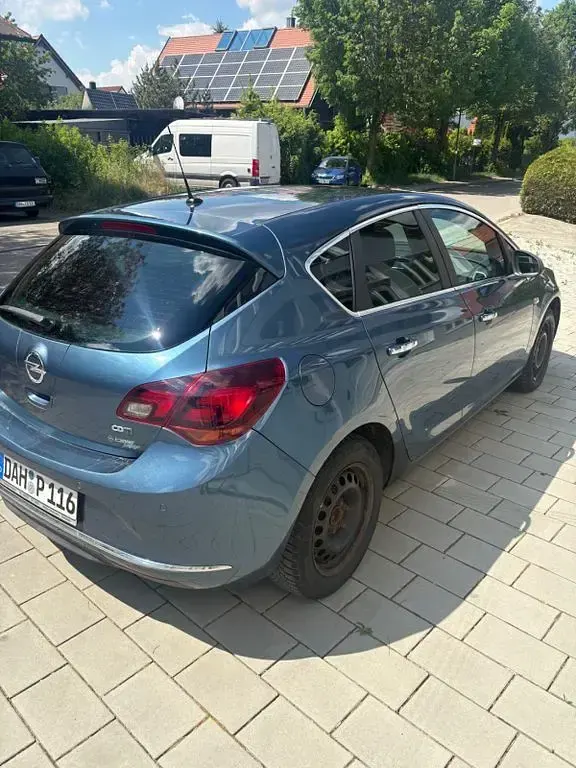 Gebraucht Opel Astra Innovation 131 PS (96 kW) 2013 Blau Limousine