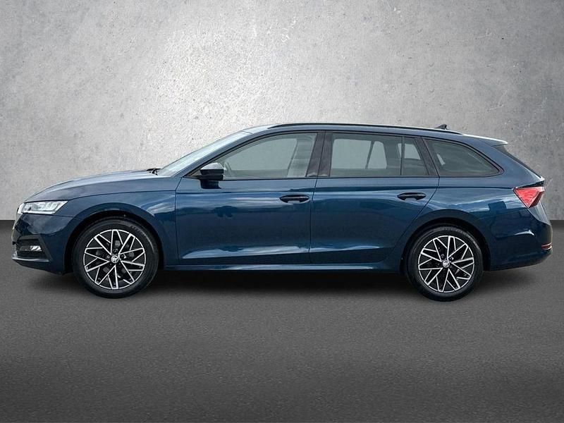 Używany Skoda Octavia Ambition 150 KM (110 kW) 2022 Niebieski Kombi