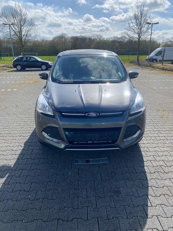 Gebraucht Ford Kuga Individual 150 PS (110 kW) 2015 Grau SUV
