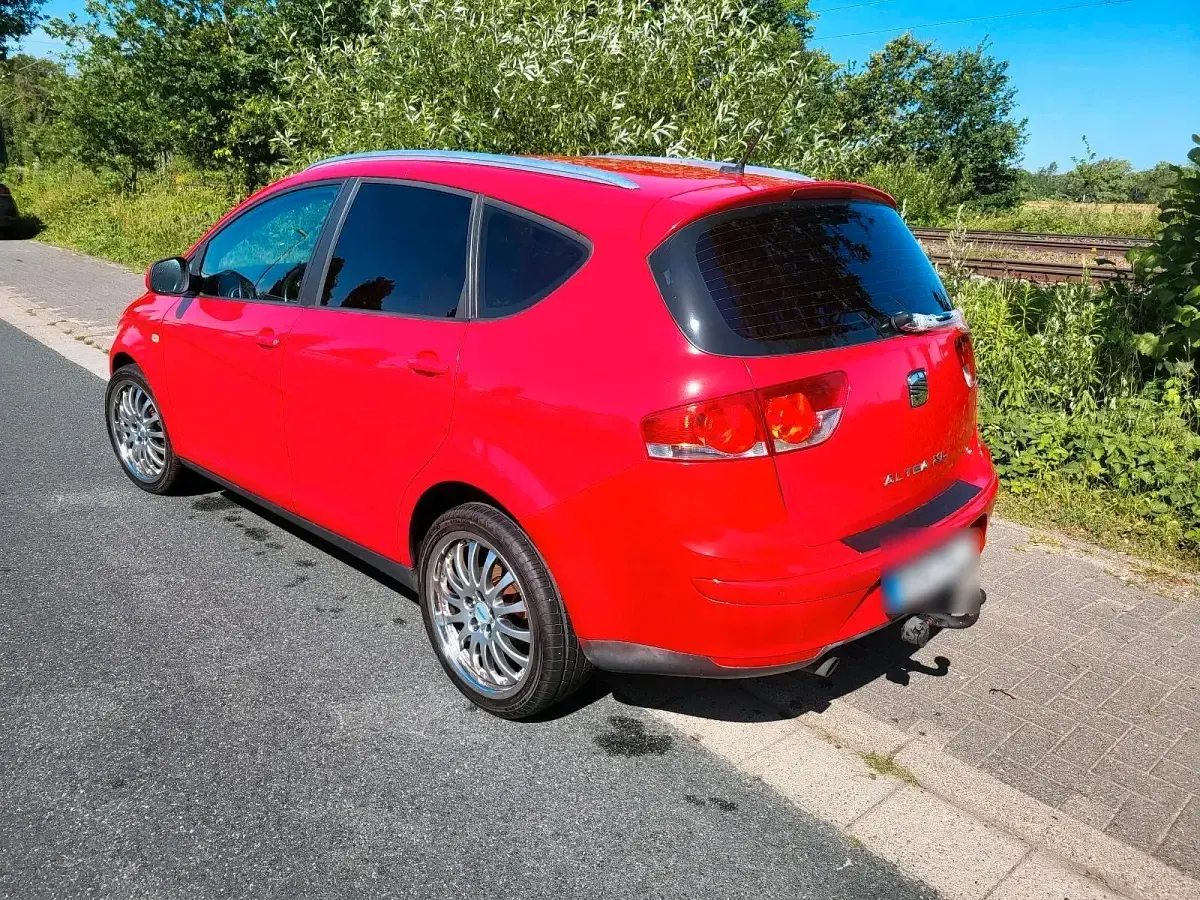 Gebraucht Seat Altea 105 PS (77 kW) 2009 Rot Van / Kleinbus
