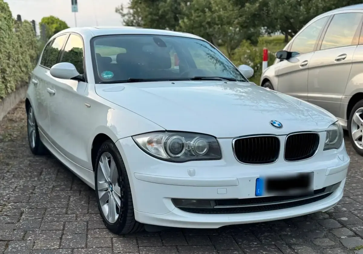 Gebraucht BMW 123 204 PS (150 kW) 2009 Weiß Kleinwagen