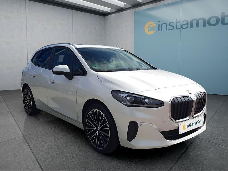 Weiß Gebraucht 2024 BMW 218 Active Tourer Van / Kleinbus | 26.199 € (Guter Preis) - Bild 1/4