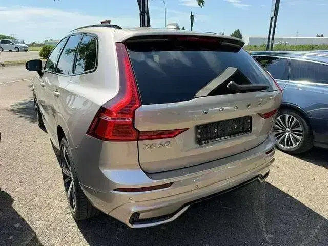 Gebraucht Volvo XC60 Plus 197 PS (144 kW) 2022 Bright dusk / metallic SUV