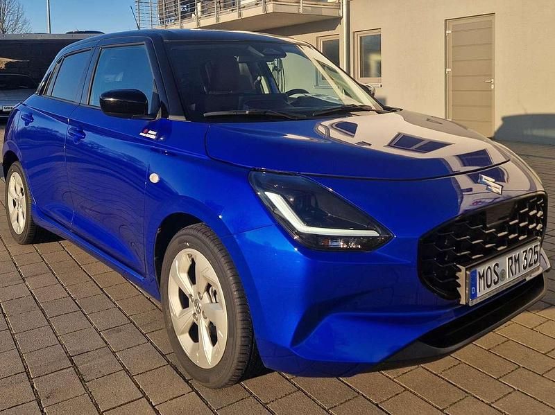 Neu Suzuki Swift Comfort 83 PS (61 kW) 2025 Frontier/superblack Limousine
