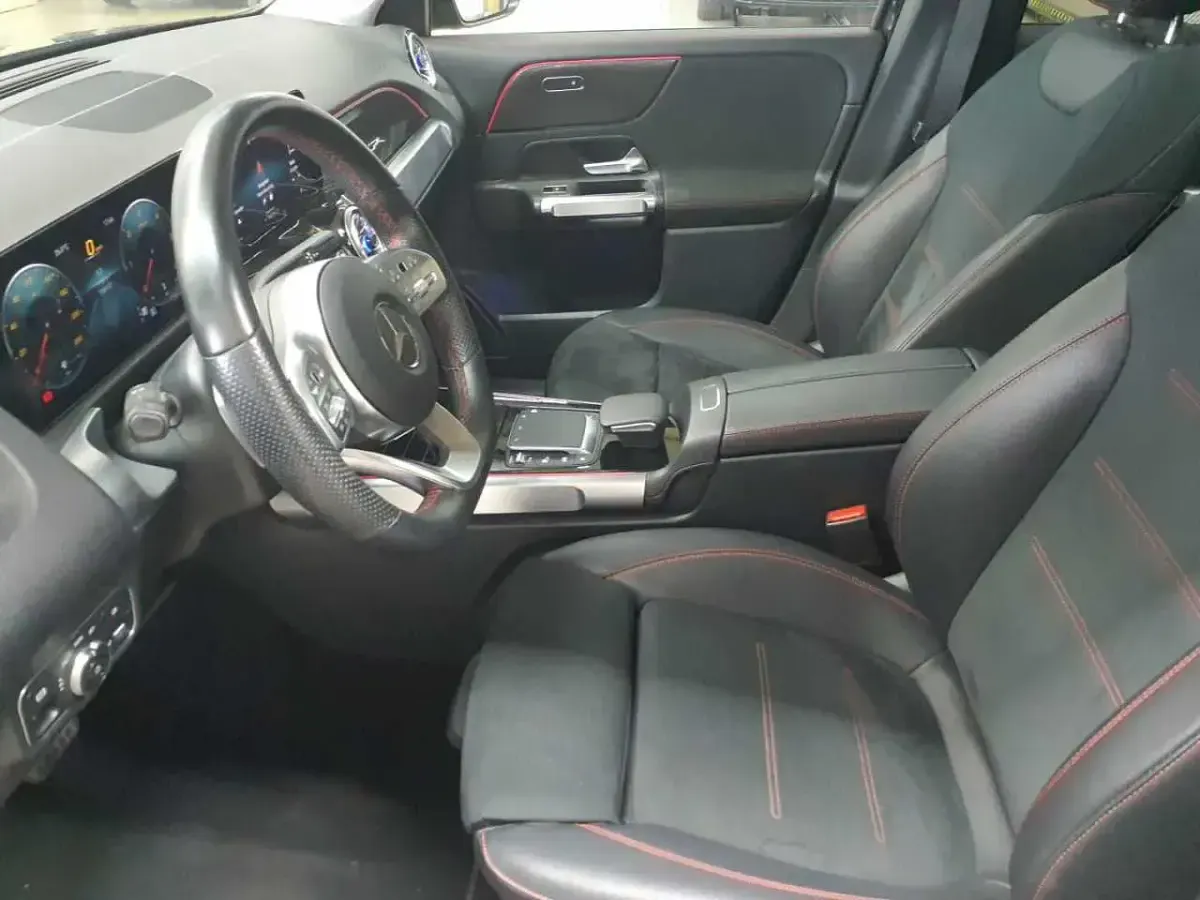 Gebraucht Mercedes GLB220 AMG line 190 PS (139 kW) 2022 Kosmosschwarz metallic SUV