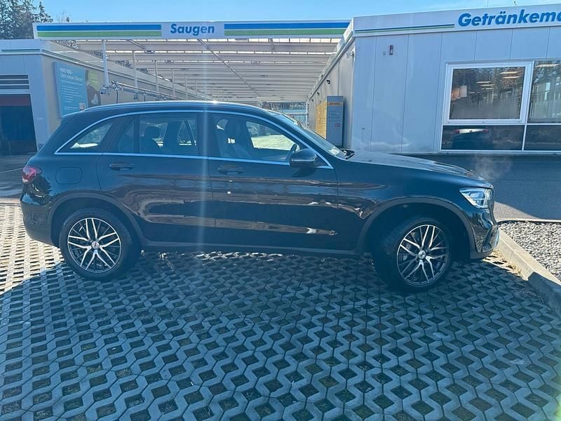 Gebraucht Mercedes GLC300e 320 PS (235 kW) 2021 Schwarz SUV