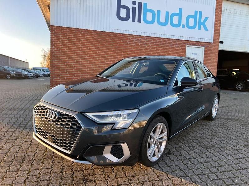 Grau Gebraucht 2020 Audi A3 Sport Limousine | 17.200 € (Fairer Preis) - Bild 1/4