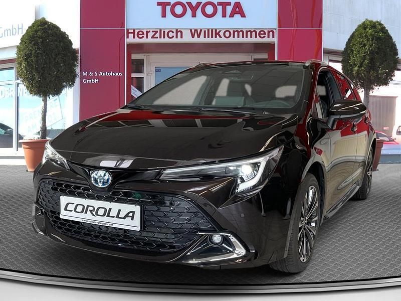 Phantombraun metallic Gebraucht 2023 Toyota Corolla Team Kombi | 34.990 € (Teuer) - Bild 1/4