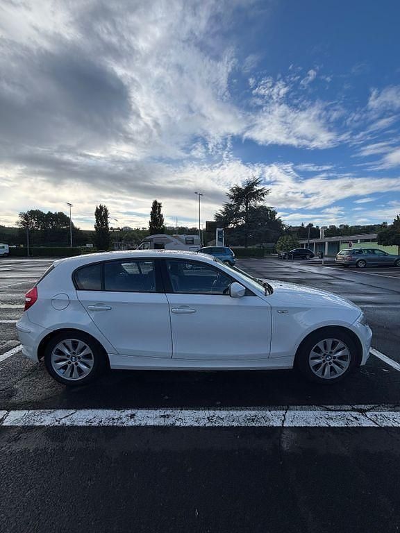 Gebraucht BMW 116 122 PS (89 kW) 2011 Weiß Kleinwagen