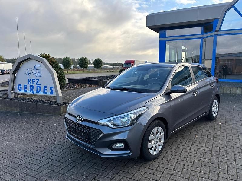 Grau Gebraucht 2019 Hyundai i20 Active Limousine | 8.900 € (Guter Preis) - Bild 1/4
