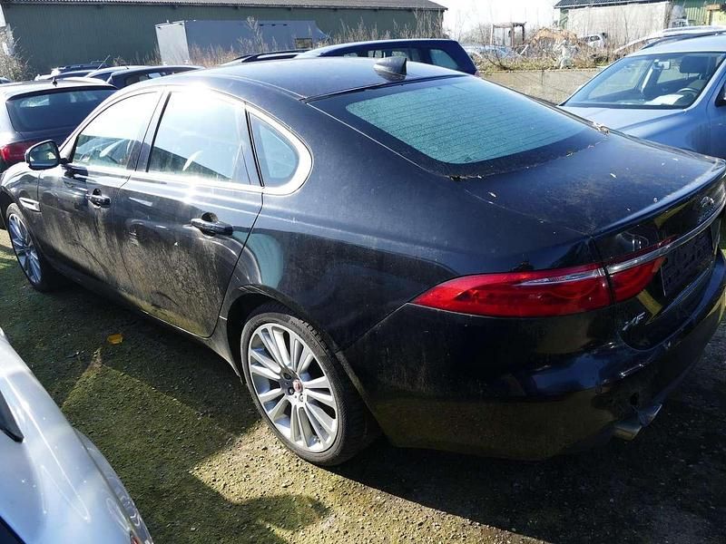 Gebraucht Jaguar XF Pure 179 PS (131 kW) 2017 Schwarz Limousine