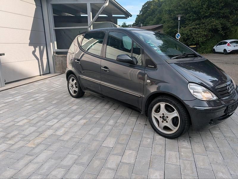 Grau Gebraucht 2001 Mercedes A190 Elegance Kleinwagen | 2.150 € (Fairer Preis) - Bild 1/4