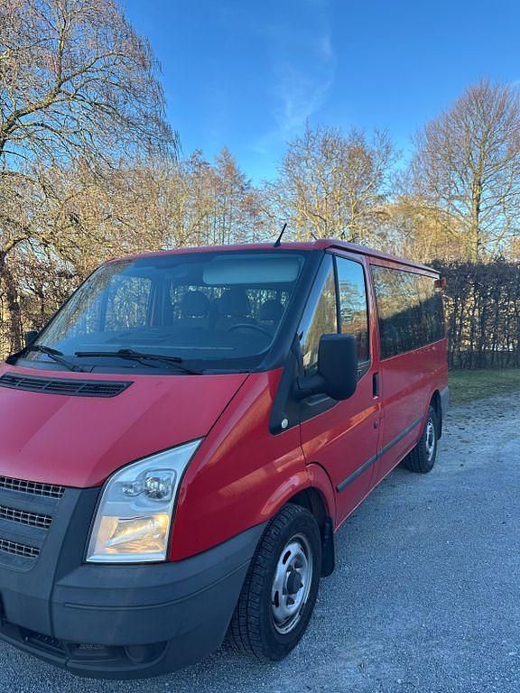 Gebraucht Ford Tourneo 101 PS (74 kW) 2013 Rot Van / Kleinbus