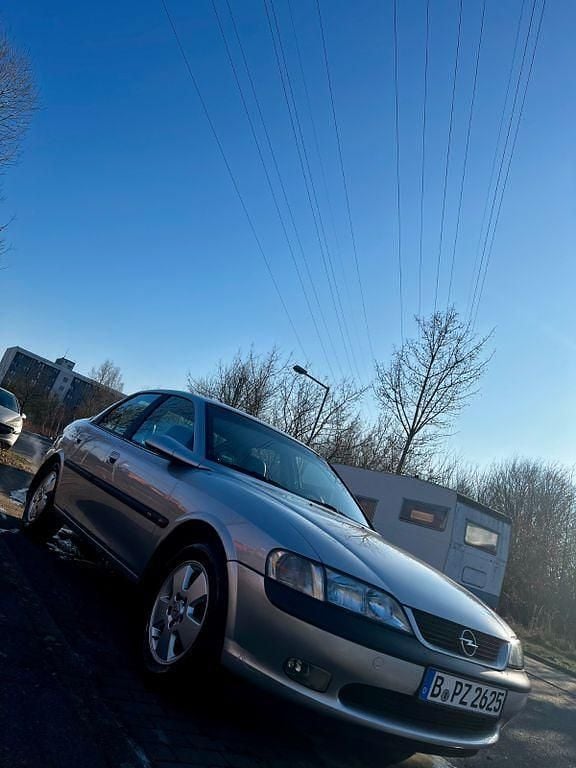 Gebraucht Opel Vectra 136 PS (100 kW) 1998 Silber Limousine