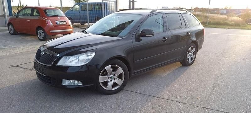 Schwarz Gebraucht 2011 Skoda Octavia Kombi | 3.450 € (Superpreis) - Bild 1/4