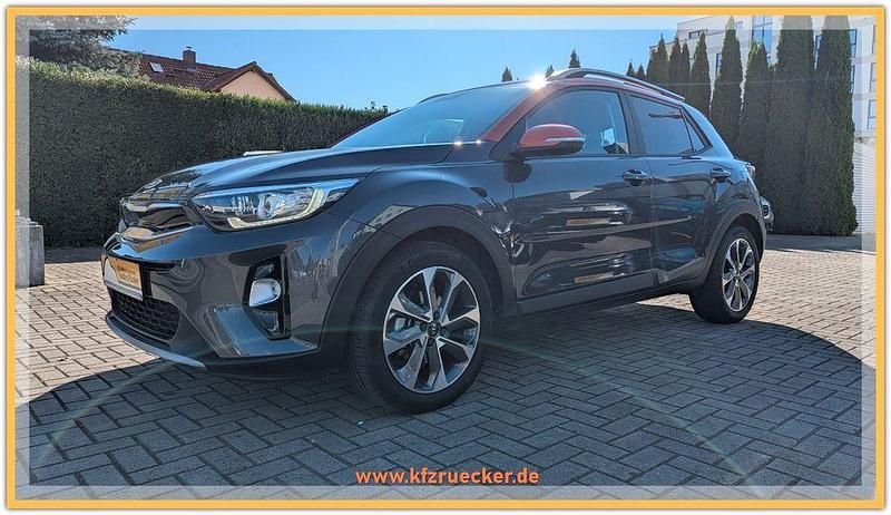 Grau metallic / orange metallic (metallic) Gebraucht 2020 Kia Stonic DREAM-TEAM Edition SUV | 15.490 € (Fairer Preis) - Bild 1/4
