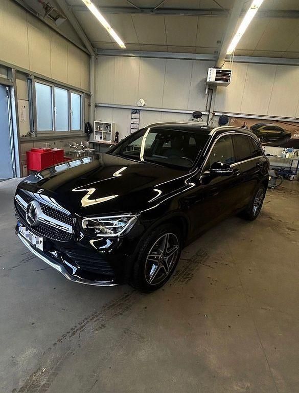 Schwarz Gebraucht 2019 Mercedes GLC300 AMG line SUV | 34.000 € (Fairer Preis) - Bild 1/4