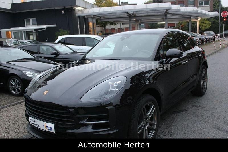 Tiefschwarzmetallic Gebraucht 2019 Porsche Macan SUV | 48.900 € (Fairer Preis) - Bild 1/4