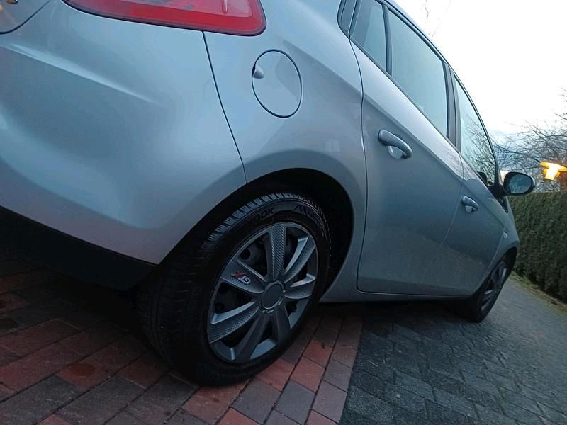 Gebraucht Fiat Bravo Dynamic 140 PS (102 kW) 2011 Silber Kleinwagen