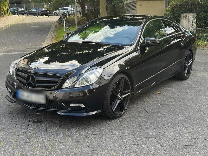Gebraucht Mercedes E350 AMG 265 PS (194 kW) 2011 Schwarz Coupé