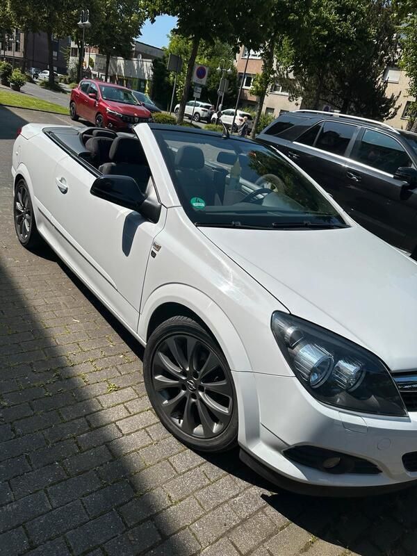 Weiß Gebraucht 2010 Opel Astra Cabriolet Cabrio | 4.990 € (Teuer) - Bild 1/4