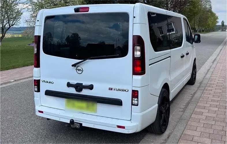 Gebraucht Opel Vivaro 140 PS (102 kW) 2015 Weiß Van / Kleinbus