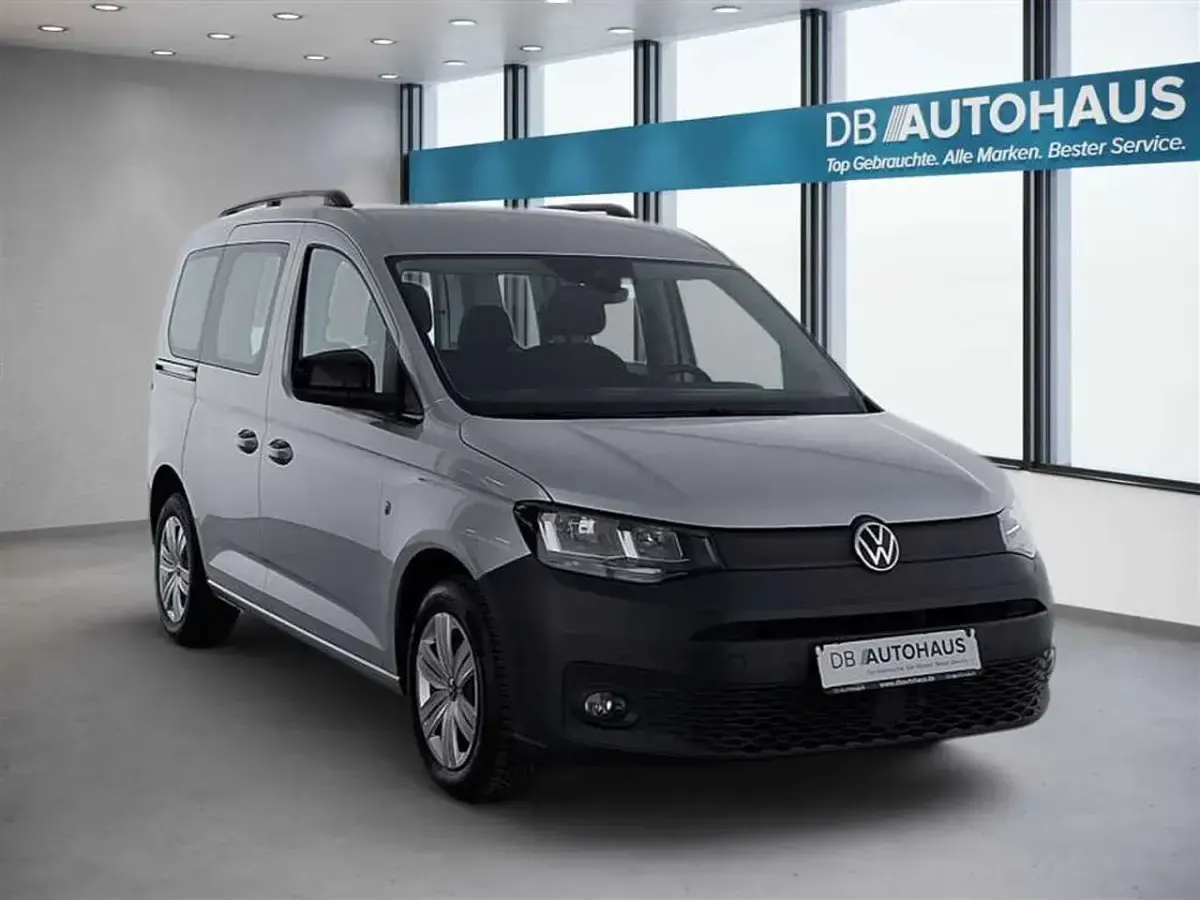 Usado VW Caddy 114 HP (83 kW) 2023 Prateado Monovolume