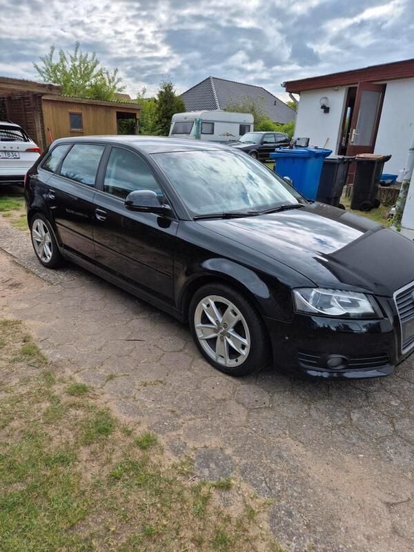 Schwarz Gebraucht 2010 Audi A3 Sportback Limousine | 3.699 € (Guter Preis) - Bild 1/4