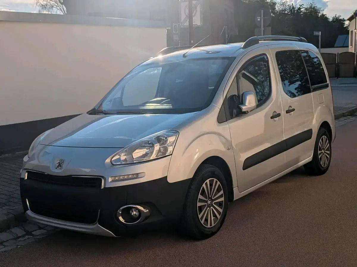 Gebraucht Peugeot TePee Active 92 PS (67 kW) 2013 Silber Limousine