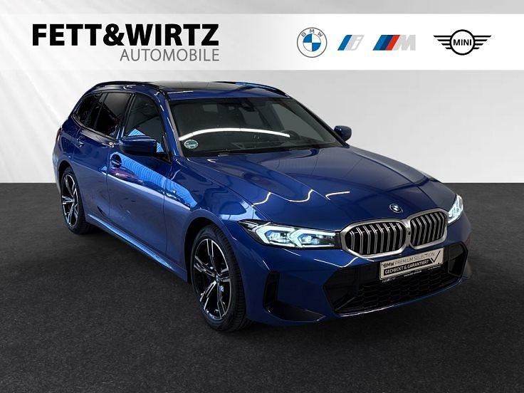 Portimao blau metallic Gebraucht 2024 BMW 330e M Sport Kombi | 46.600 € (Fairer Preis) - Bild 1/3