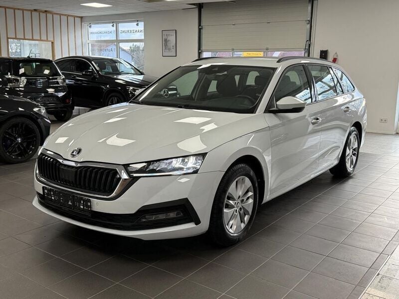 Weiß Gebraucht 2022 Skoda Octavia Ambition Kombi | 23.999 € (Guter Preis) - Bild 1/4
