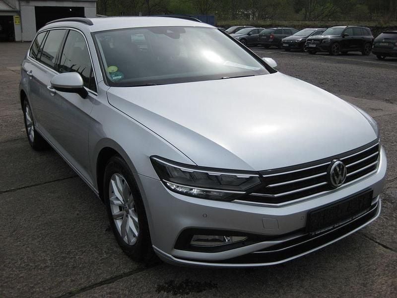 Gebraucht VW Passat Business 150 PS (110 kW) 2020 Reflexsilber metallic (metallic) Kombi