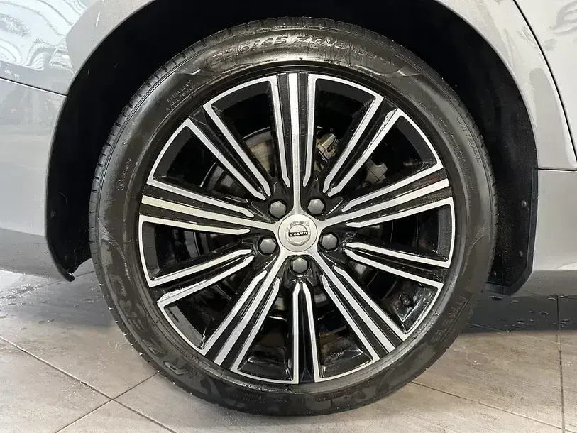 Gebraucht Volvo V60 Inscription 341 PS (250 kW) 2021 Osmium grey Kombi