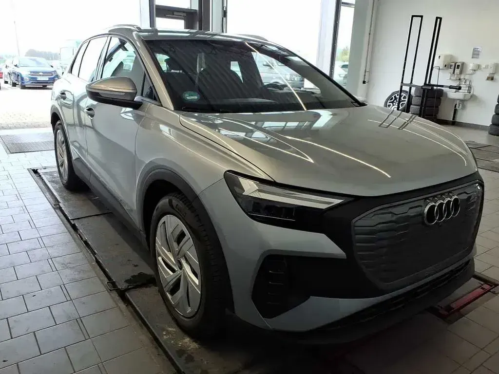 Gebraucht Audi Q4 e-tron S-Line 194 kW (265 PS) 2023 Florettsilber metallic SUV