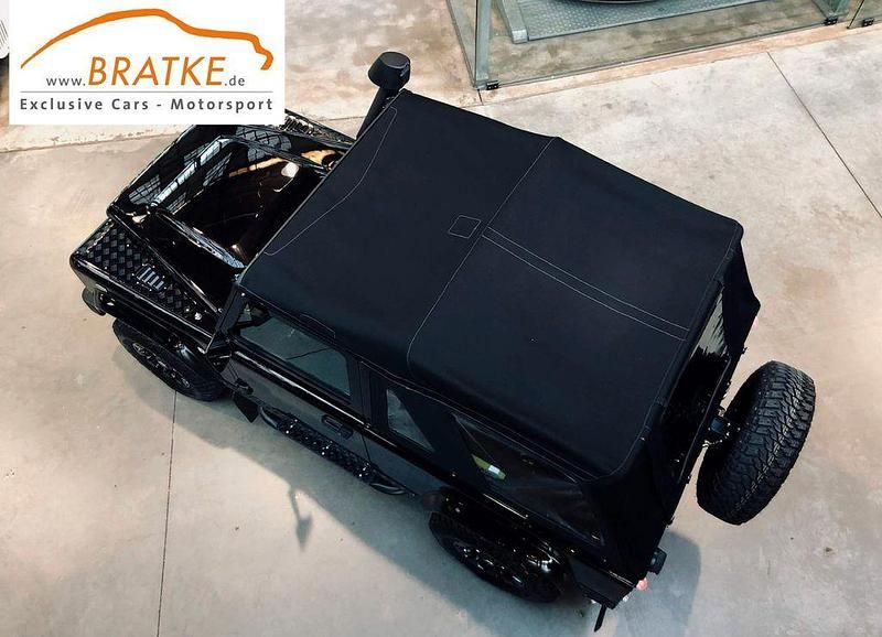 Gebraucht Land Rover Defender 122 PS (89 kW) 2013 Raven black Cabrio