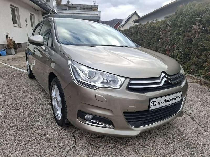 Gold metallic Gebraucht 2011 Citroën C4 Exclusive Kleinwagen | 5.800 € (Fairer Preis) - Bild 1/4