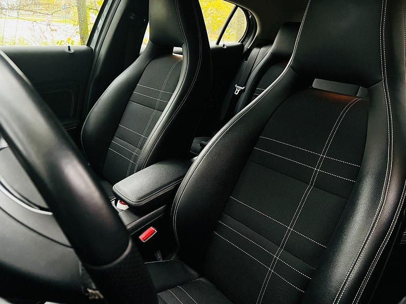 Gebraucht Mercedes GLA180 122 PS (89 kW) 2015 Grau SUV