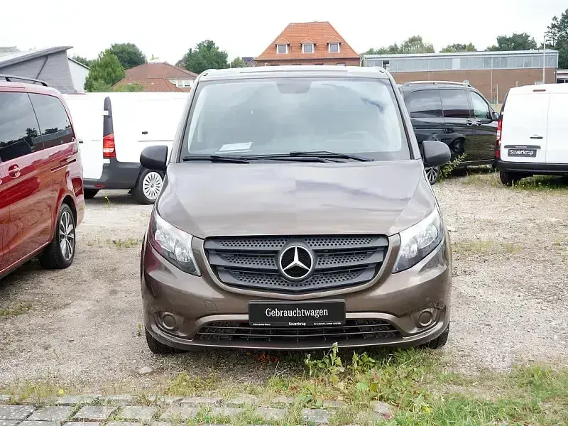 Gebraucht Mercedes Vito 190 PS (139 kW) 2017 Braun Van